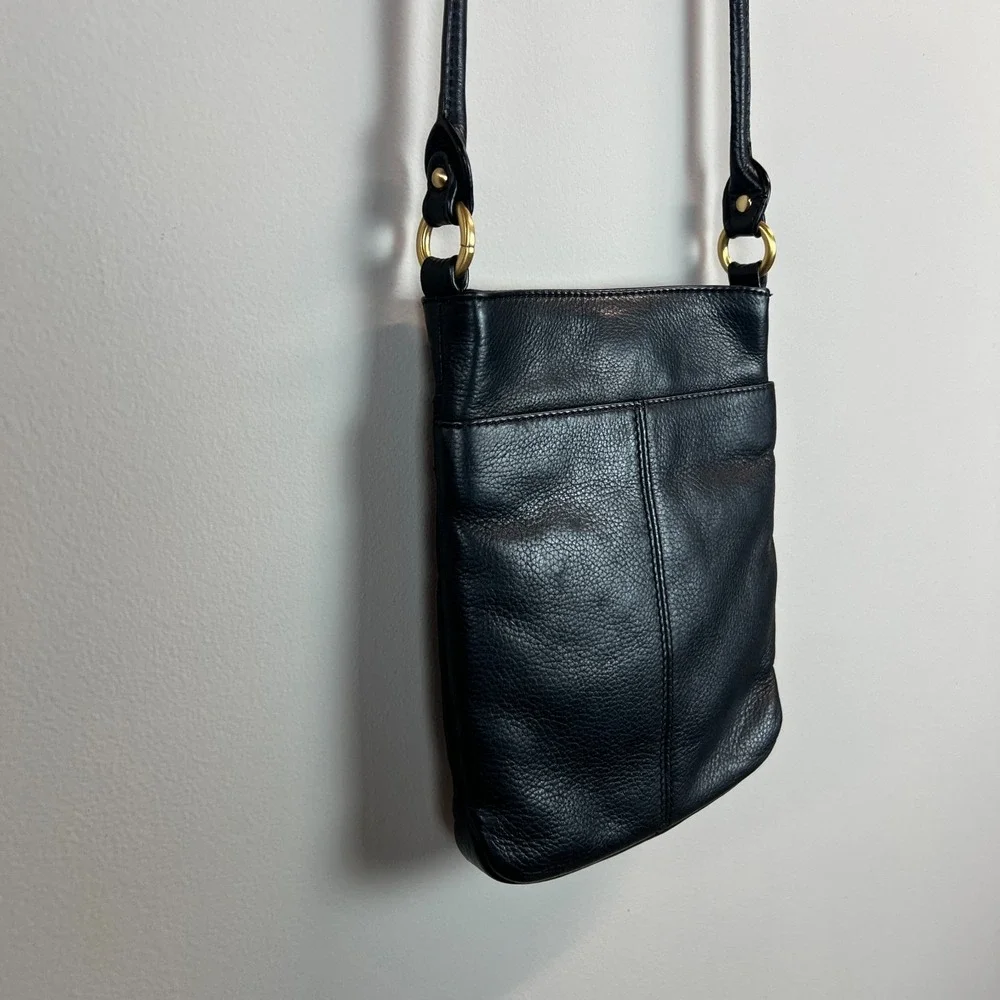 B. Makowsky Crossbody Bag Black Soft Leather Purse Gold Zipper‎ Magnet Pockets